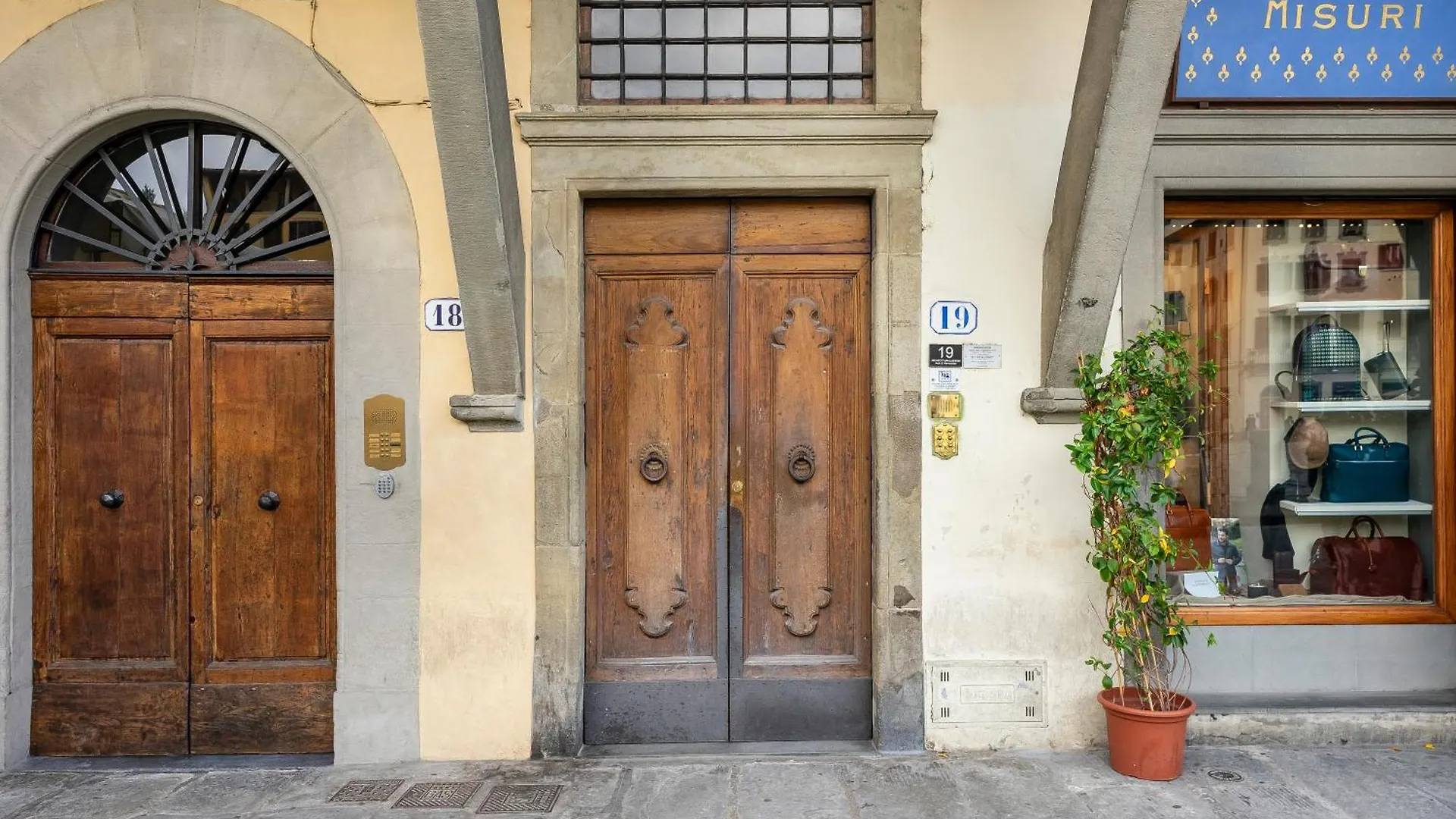 Piazza Santa Croce Apartment Florence Italy