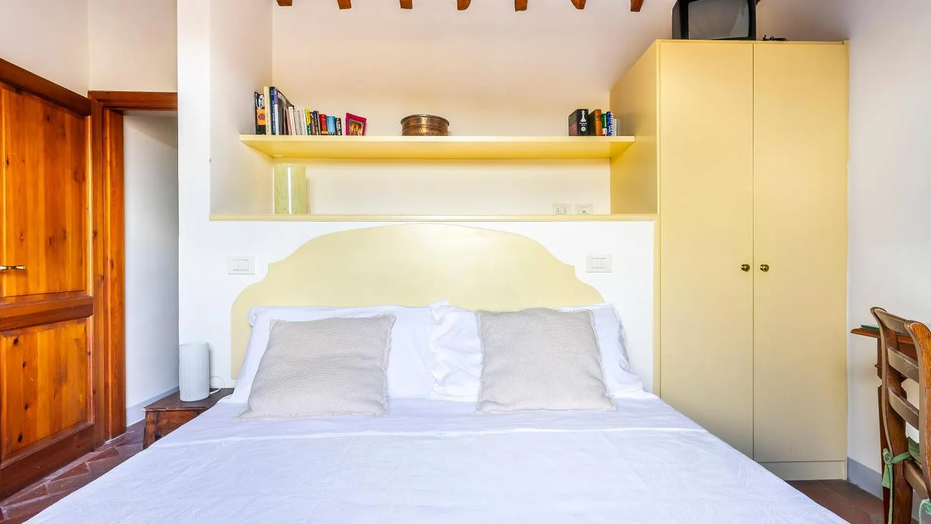Piazza Santa Croce Apartment Florence