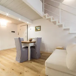 Santa Croce Apartment